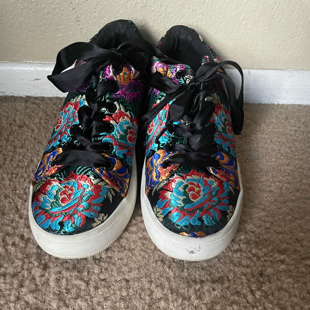 Steve Madden Multicolor Floral Brocade Sneakers Size 6.5